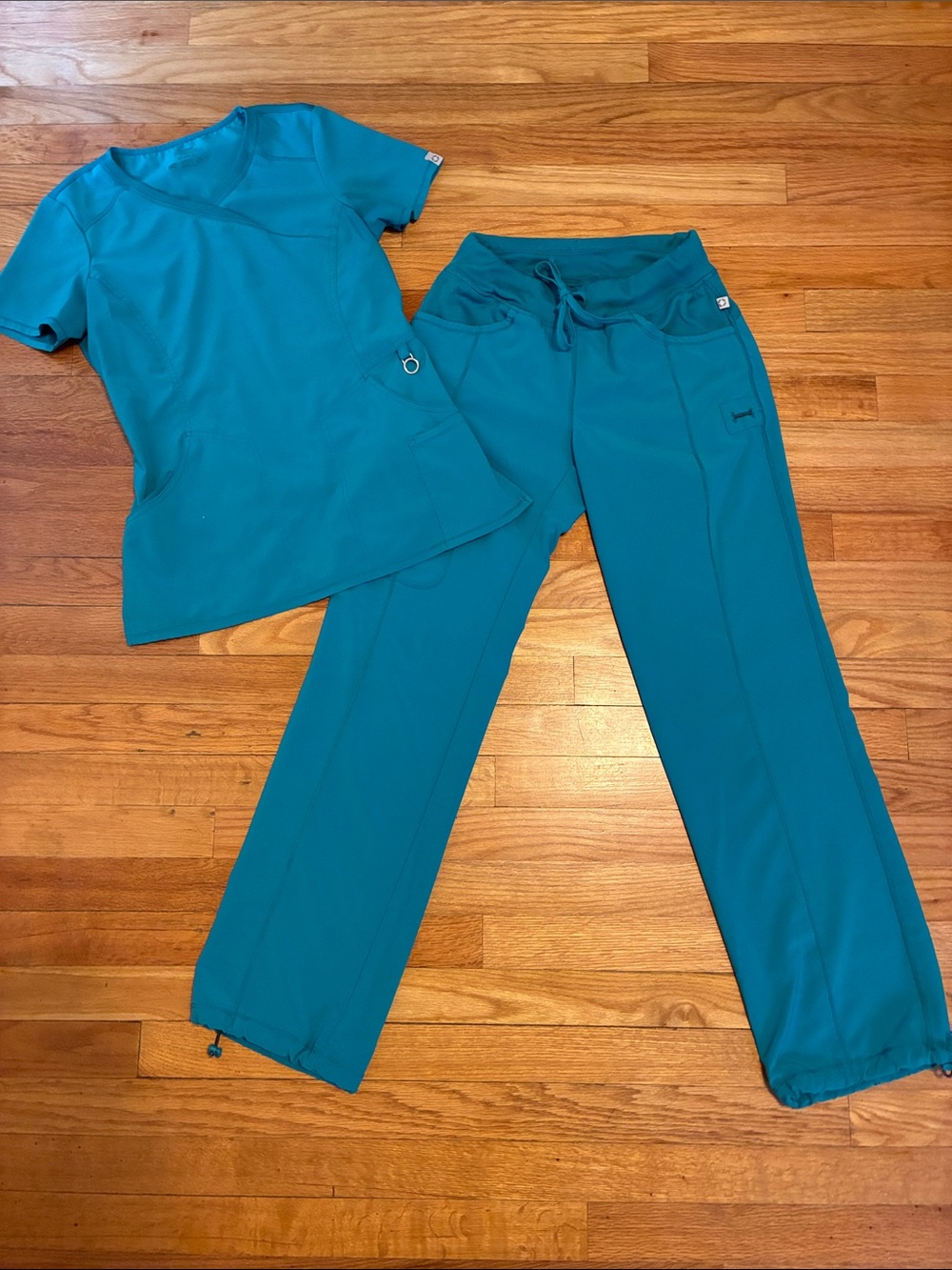 Cherokee Infinity scrub set